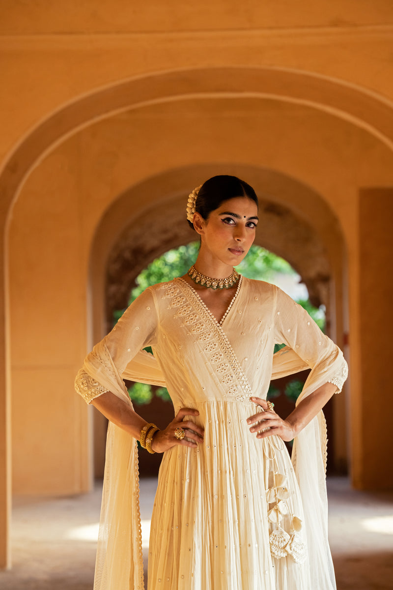 Off White Triangle Angrakha